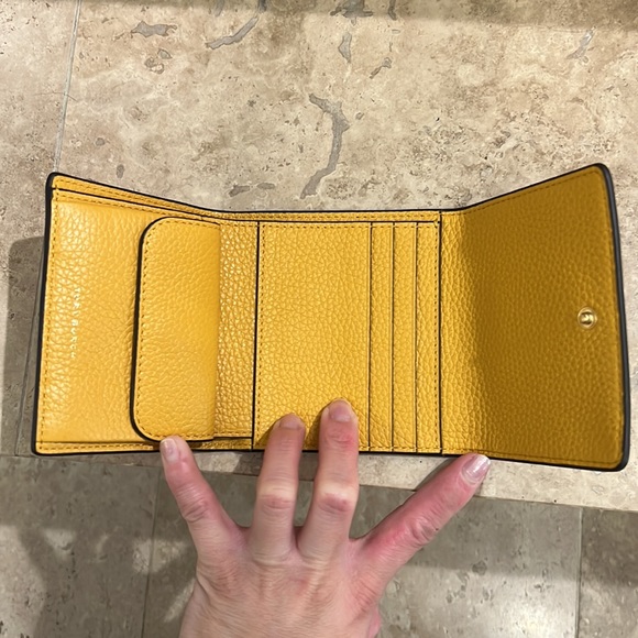 ❗️PRICE DROP❗️Tory Burch Trifold Wallet - Picture 3 of 9